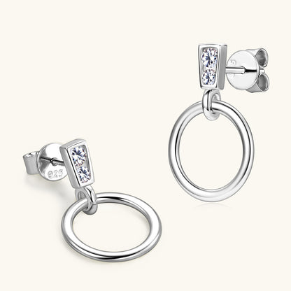 Elegant hanging style display of geometric dangle earrings