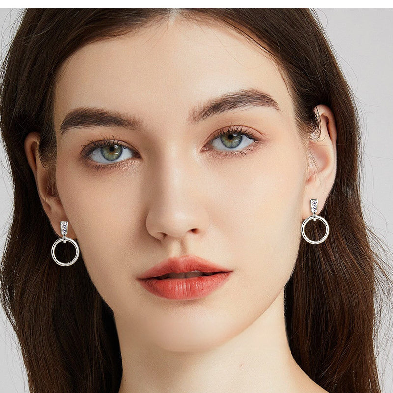 Detailed view of geometric bar design on the earring pendants