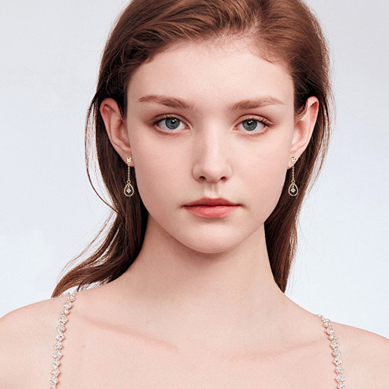 Teardrop design of Luckinging 925 silver earrings with elegant finish