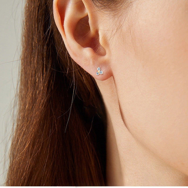 Elegant gold stud earring with sparkling moissanite gems