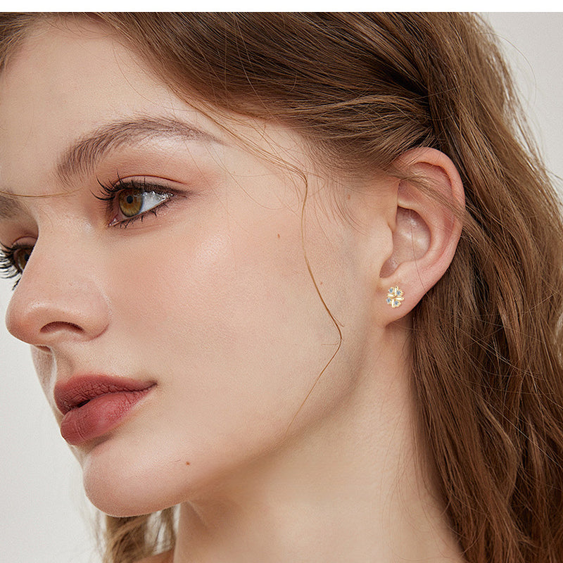 Earring showcasing alternating four-leaf clover and moissanite