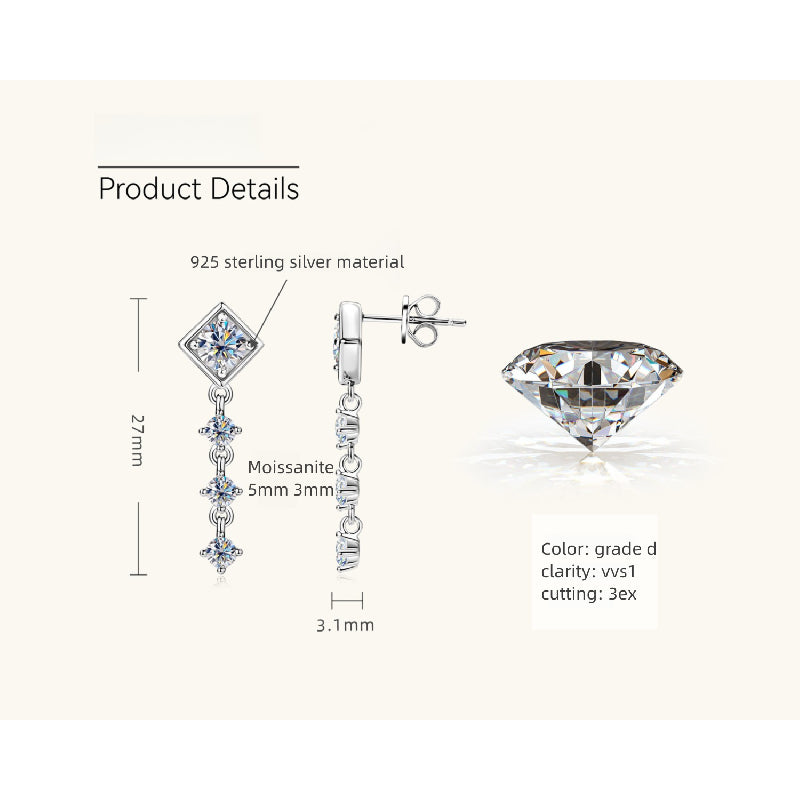 Detailed view of the chain design connecting stones