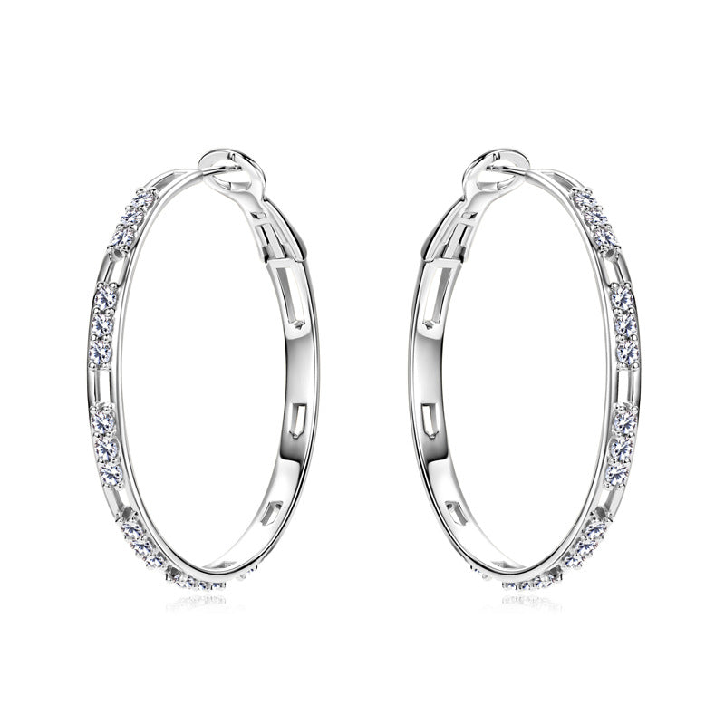 Minimalist silver earring with sparkling stone