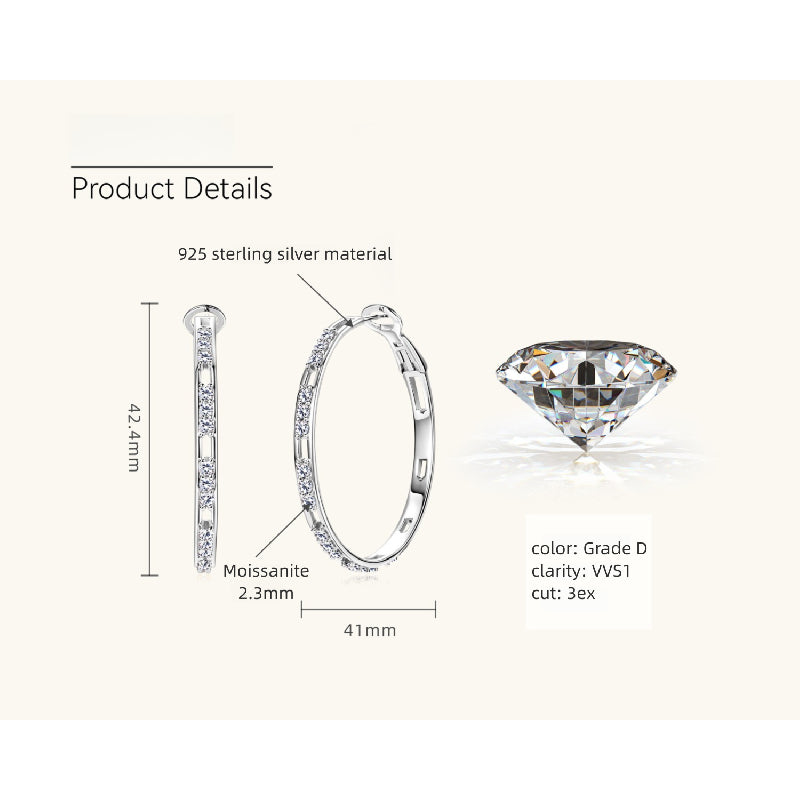 Detail of 2.3mm moissanite stone in silver setting