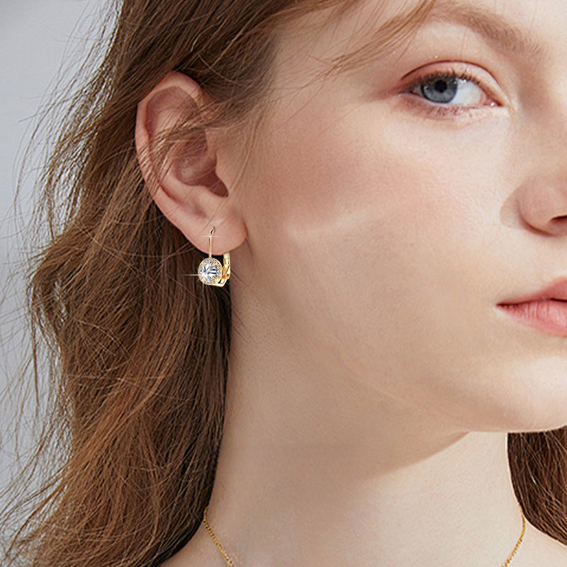 Close up of the brilliant Moissanite gemstones set in the Luckinging Earrings