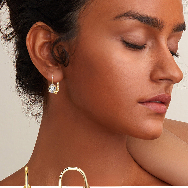 Close up detail of the Moissanite stones in the Luckinging Nap Earrings