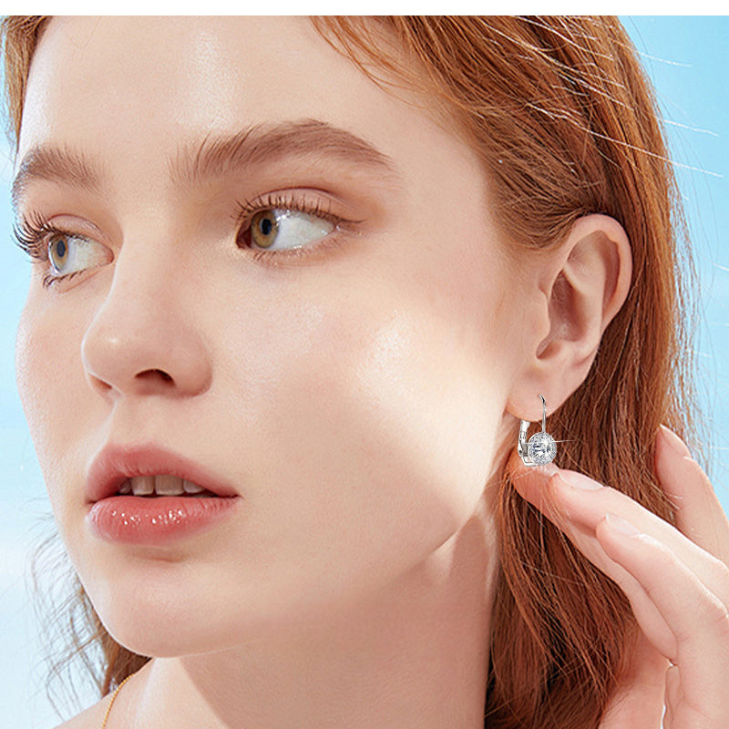 Side angle shot highlighting the curve and clip of the Luckinging Nap Earrings