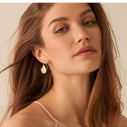 Teardrop pendant crystal focus luxury jewelry