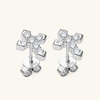 Close up detail of brilliant moissanite stone in silver setting