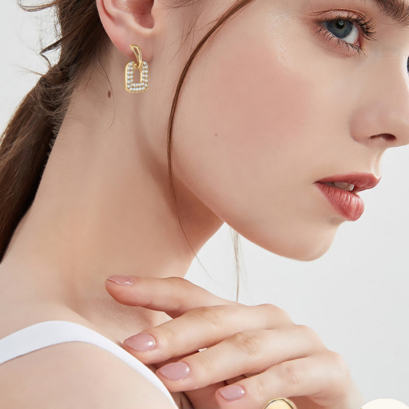 Sparkling moissanite in silver square earring setting